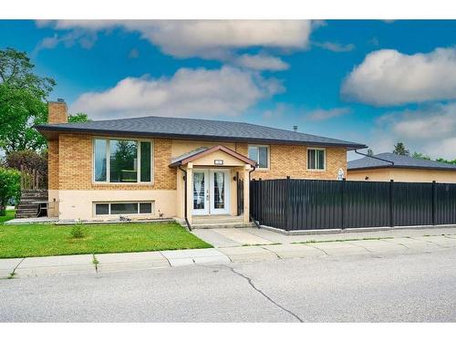 36 Taylor Way Se, Airdrie, AB - Outdoor