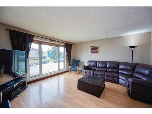 36 Taylor Way Se, Airdrie, AB - Indoor Photo Showing Living Room