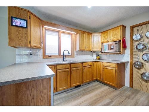 36 Taylor Way Se, Airdrie, AB - Indoor Photo Showing Kitchen