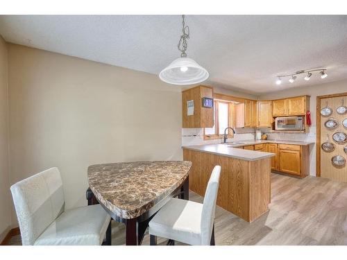 36 Taylor Way Se, Airdrie, AB - Indoor