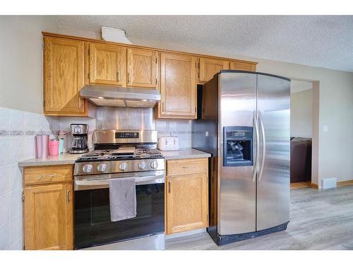 36 Taylor Way Se, Airdrie, AB - Indoor Photo Showing Kitchen