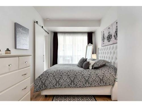 405-63 Inglewood Park Se, Calgary, AB - Indoor Photo Showing Bedroom