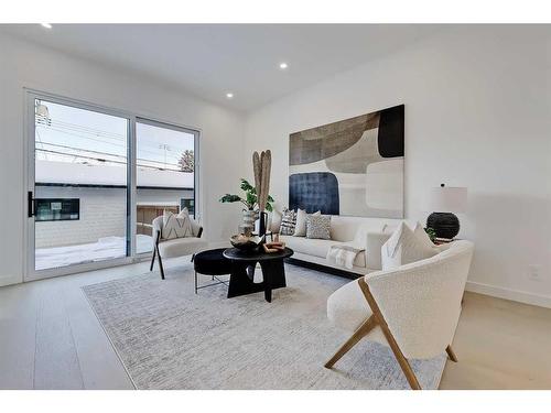 2414 32 Street Sw, Calgary, AB - Indoor Photo Showing Living Room