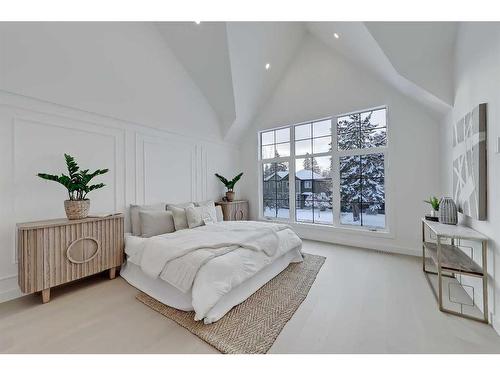 2414 32 Street Sw, Calgary, AB - Indoor Photo Showing Bedroom