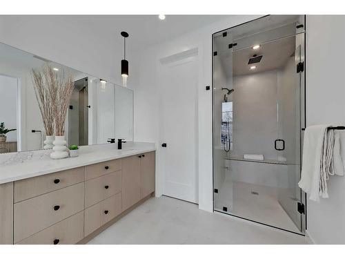 2414 32 Street Sw, Calgary, AB - Indoor Photo Showing Bathroom