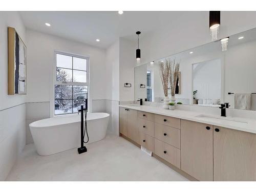 2414 32 Street Sw, Calgary, AB - Indoor Photo Showing Bathroom