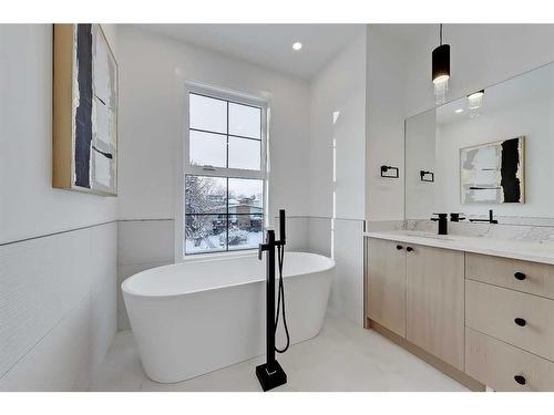 2414 32 Street Sw, Calgary, AB - Indoor Photo Showing Bathroom