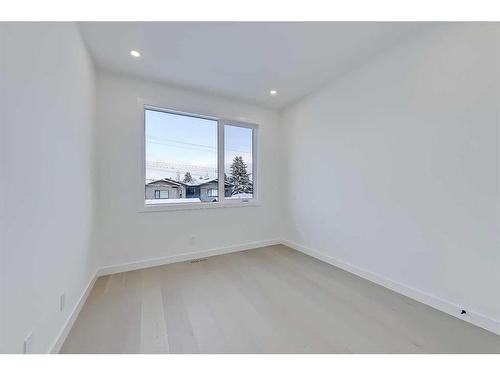 2414 32 Street Sw, Calgary, AB - Indoor Photo Showing Other Room