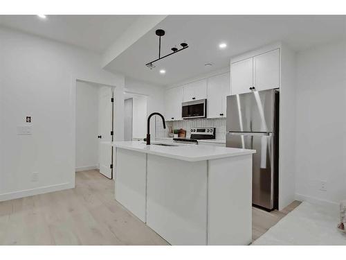 2414 32 Street Sw, Calgary, AB - Indoor Photo Showing Kitchen With Upgraded Kitchen