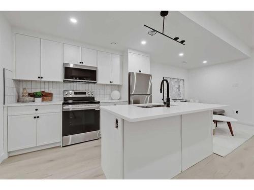 2414 32 Street Sw, Calgary, AB - Indoor Photo Showing Kitchen