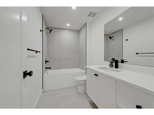 2414 32 Street Sw, Calgary, AB - Indoor Photo Showing Bathroom