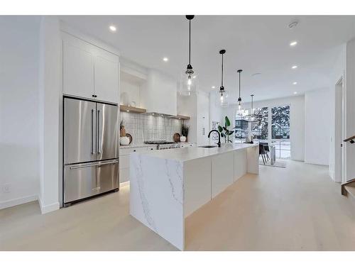 2414 32 Street Sw, Calgary, AB - Indoor Photo Showing Kitchen With Upgraded Kitchen