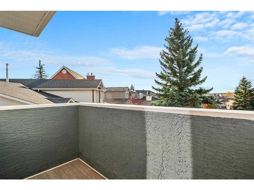 38 Woodbriar Place Sw, Calgary, AB - Outdoor With Balcony