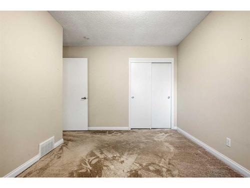 38 Woodbriar Place Sw, Calgary, AB - Indoor Photo Showing Other Room