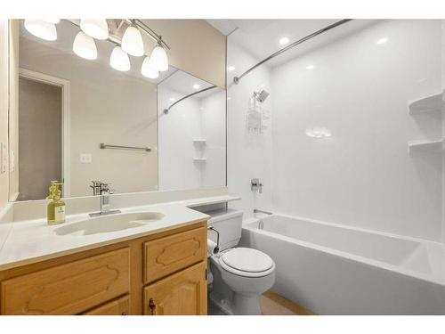 38 Woodbriar Place Sw, Calgary, AB - Indoor Photo Showing Bathroom