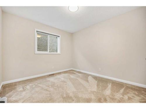 38 Woodbriar Place Sw, Calgary, AB - Indoor Photo Showing Other Room