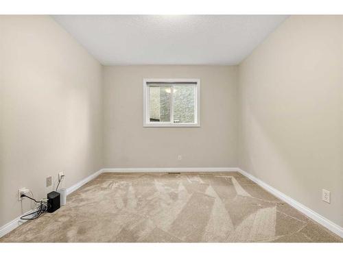 38 Woodbriar Place Sw, Calgary, AB - Indoor Photo Showing Other Room