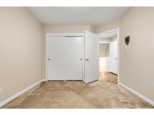 38 Woodbriar Place Sw, Calgary, AB - Indoor Photo Showing Other Room