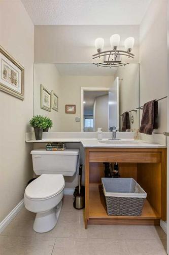 38 Woodbriar Place Sw, Calgary, AB - Indoor Photo Showing Bathroom