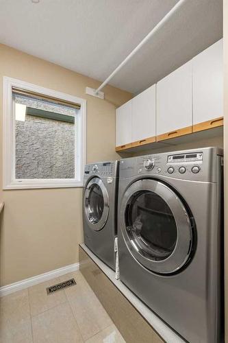 38 Woodbriar Place Sw, Calgary, AB - Indoor Photo Showing Laundry Room