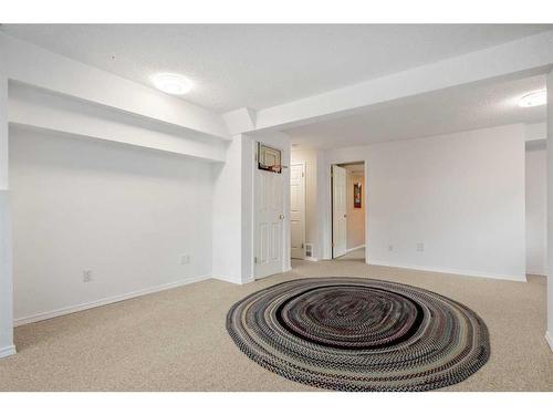 38 Woodbriar Place Sw, Calgary, AB - Indoor Photo Showing Other Room