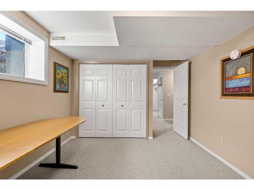 38 Woodbriar Place Sw, Calgary, AB - Indoor Photo Showing Other Room