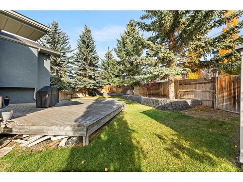 38 Woodbriar Place Sw, Calgary, AB - Outdoor