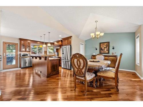 38 Woodbriar Place Sw, Calgary, AB - Indoor Photo Showing Dining Room