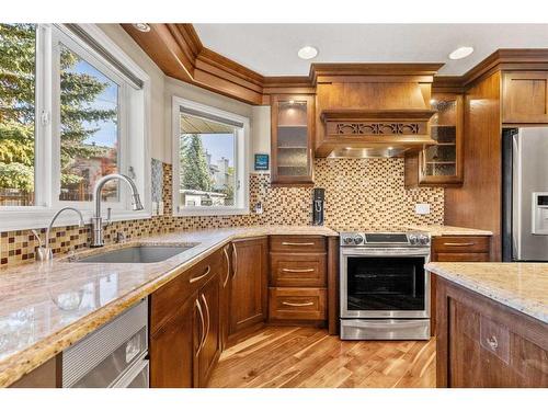 38 Woodbriar Place Sw, Calgary, AB - Indoor Photo Showing Kitchen With Stainless Steel Kitchen With Upgraded Kitchen