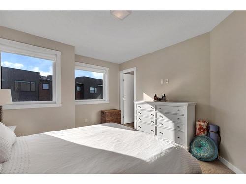 701-218 Sherwood Square Nw, Calgary, AB - Indoor Photo Showing Bedroom