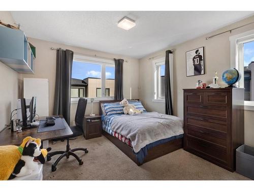 701-218 Sherwood Square Nw, Calgary, AB - Indoor Photo Showing Bedroom