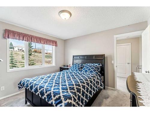 9 Edgeridge Terrace Nw, Calgary, AB - Indoor Photo Showing Bedroom