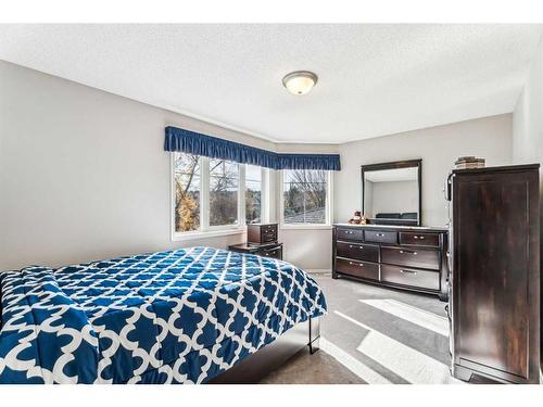 9 Edgeridge Terrace Nw, Calgary, AB - Indoor Photo Showing Bedroom