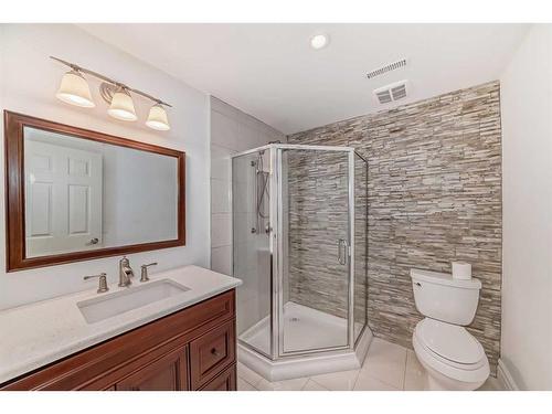 125 Cougarstone Place Sw, Calgary, AB - Indoor Photo Showing Bathroom