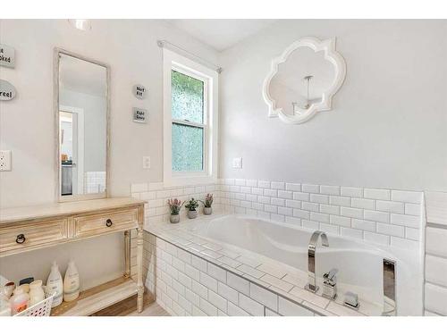 71067 Township Road 38-0, Rural Clearwater County, AB - Indoor Photo Showing Bathroom