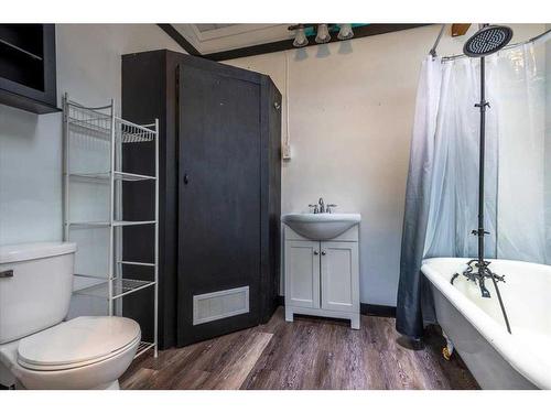 71067 Township Road 38-0, Rural Clearwater County, AB - Indoor Photo Showing Bathroom