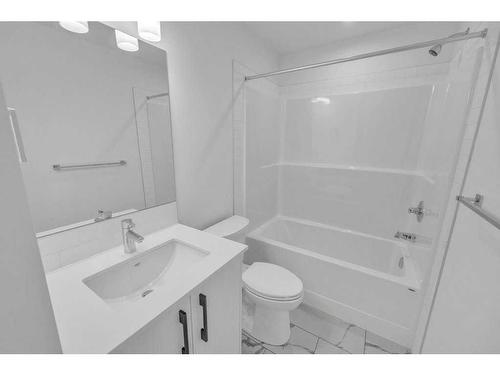 636 Dawson Drive, Chestermere, AB - Indoor Photo Showing Bathroom