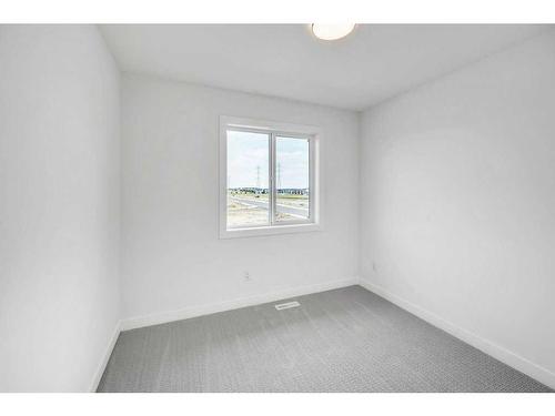 636 Dawson Drive, Chestermere, AB - Indoor Photo Showing Other Room