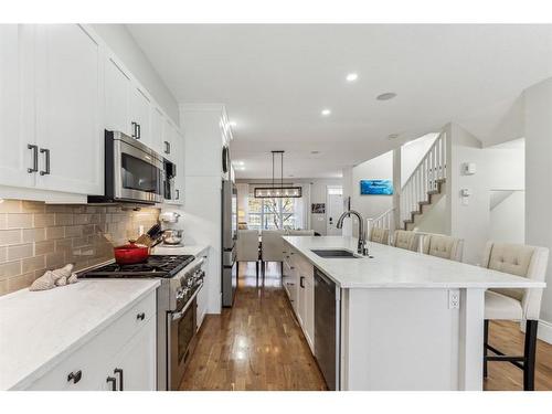 89 Somme Boulevard Sw, Calgary, AB - Indoor Photo Showing Kitchen With Upgraded Kitchen