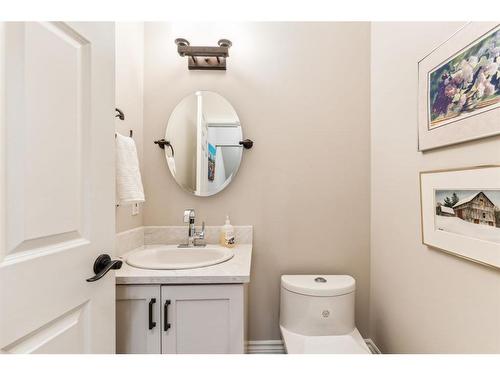 89 Somme Boulevard Sw, Calgary, AB - Indoor Photo Showing Bathroom