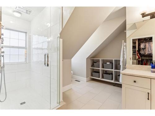 89 Somme Boulevard Sw, Calgary, AB - Indoor Photo Showing Bathroom