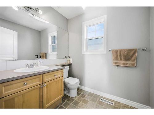 51 Crystal Shores Cove, Okotoks, AB - Indoor Photo Showing Bathroom