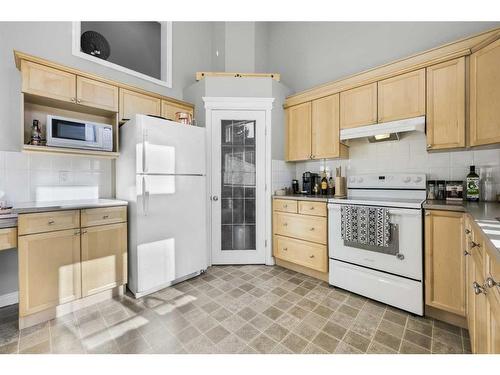 51 Crystal Shores Cove, Okotoks, AB - Indoor Photo Showing Kitchen