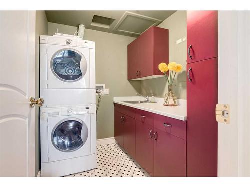 6501-400 Eau Claire Avenue Sw, Calgary, AB - Indoor Photo Showing Laundry Room