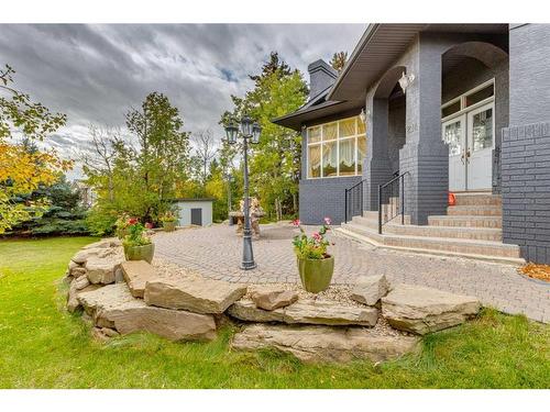 214 Slopeview Drive Sw, Calgary, AB - Outdoor