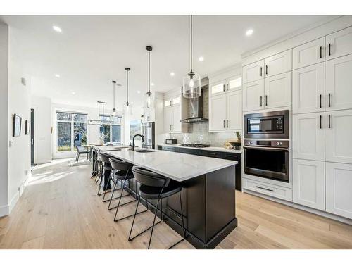 2210 6 Avenue Nw, Calgary, AB - Indoor Photo Showing Kitchen With Upgraded Kitchen