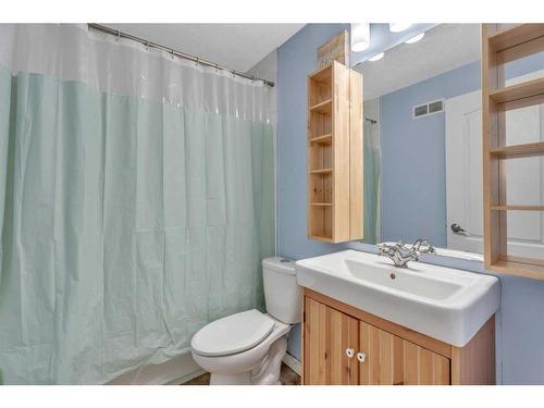 454 Auburn Crest Way Se, Calgary, AB - Indoor Photo Showing Bathroom