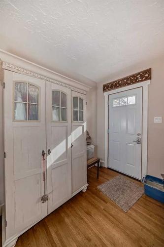 348 2 Avenue Ne, Calgary, AB - Indoor Photo Showing Other Room