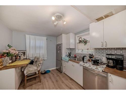 348 2 Avenue Ne, Calgary, AB - Indoor Photo Showing Kitchen