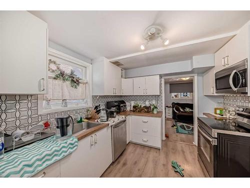 348 2 Avenue Ne, Calgary, AB - Indoor Photo Showing Kitchen